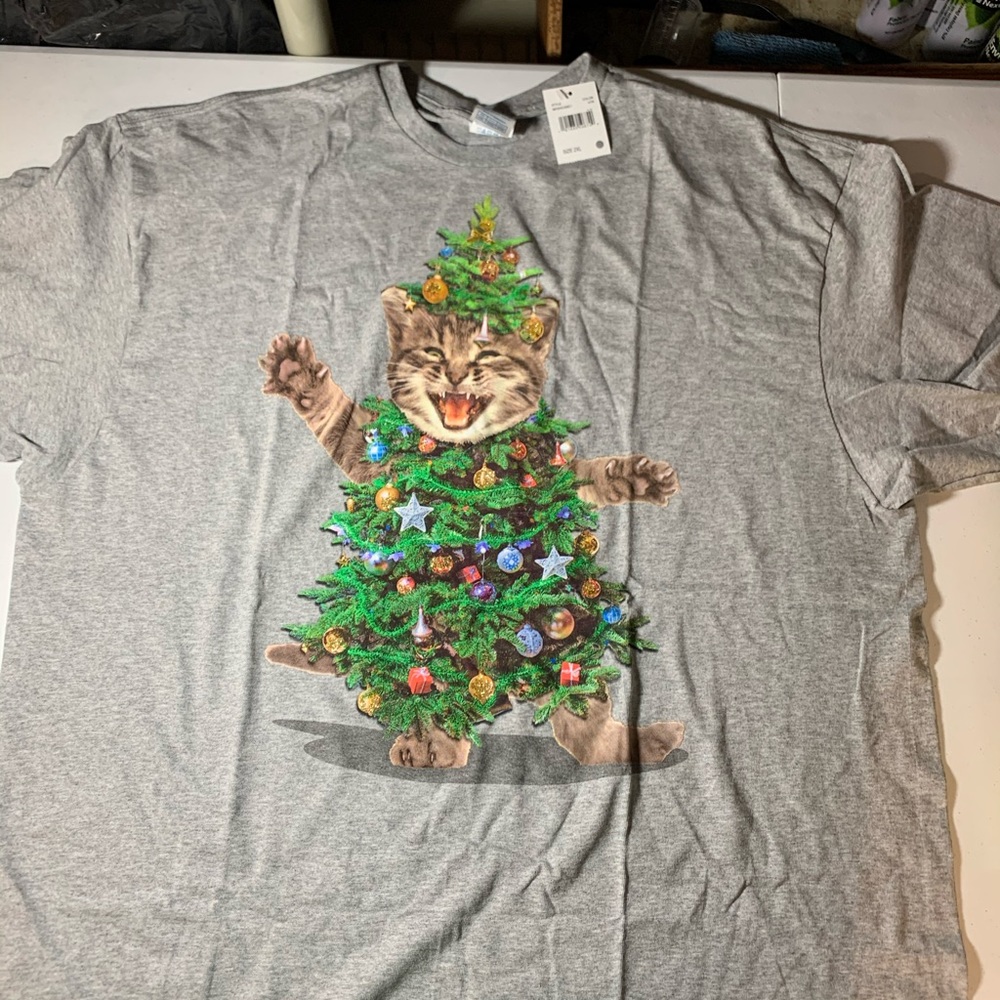 Cat Christmas tree. T-shirt New NWT